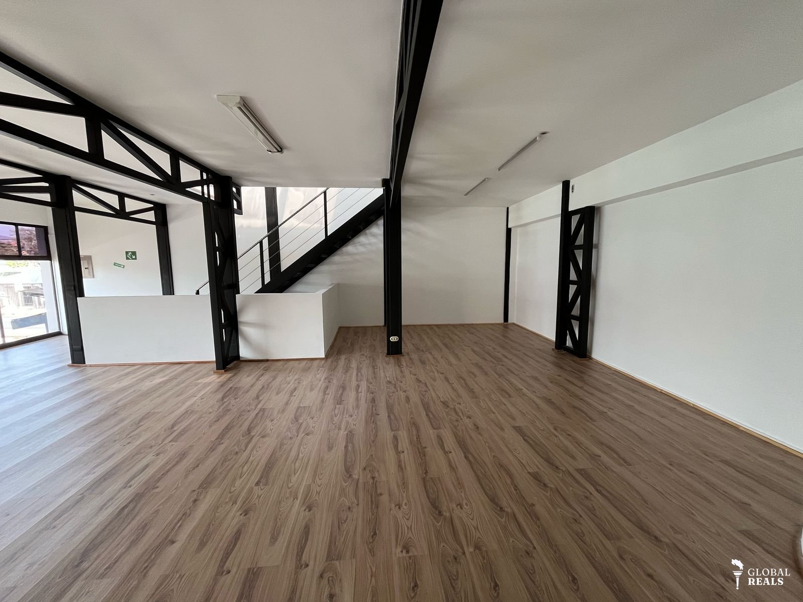 EDIFICIO COMERCIAL DE 3 NIVELES EN UBICACIÓN ESTRATÉGICA DE SAN RAMÓN