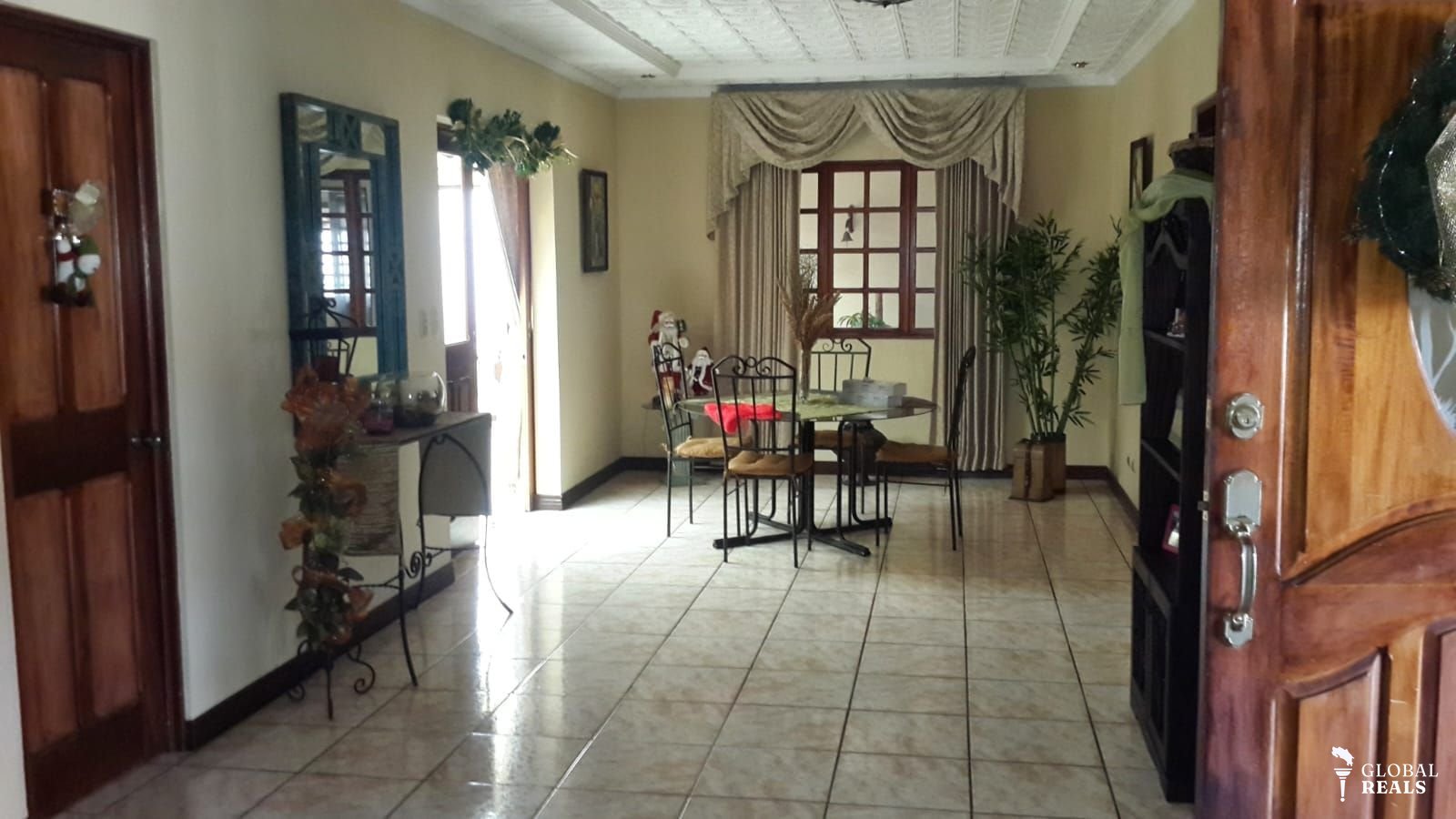 Amplia propiedad en venta