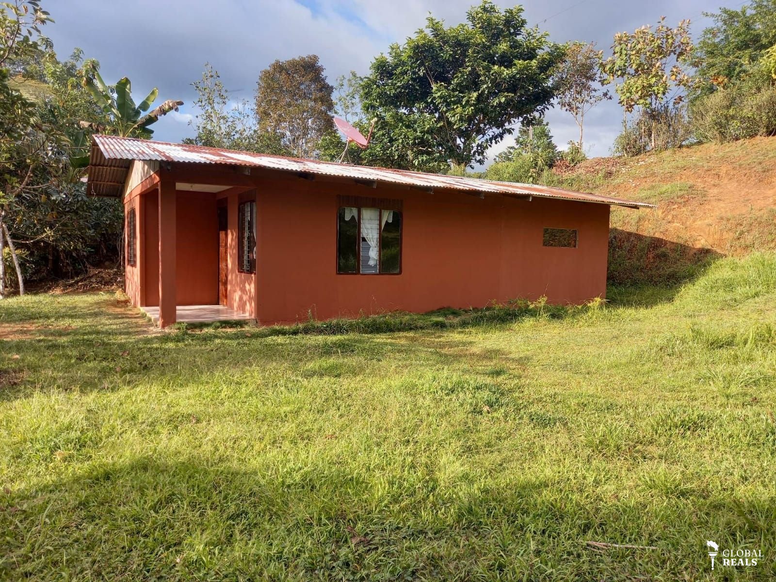 🏡🌿 **¡SE VENDE HERMOSA PROPIEDAD EN LAS MERCEDES DE CAJÓN, PÉREZ ZELEDÓN! ** 🌿🏡