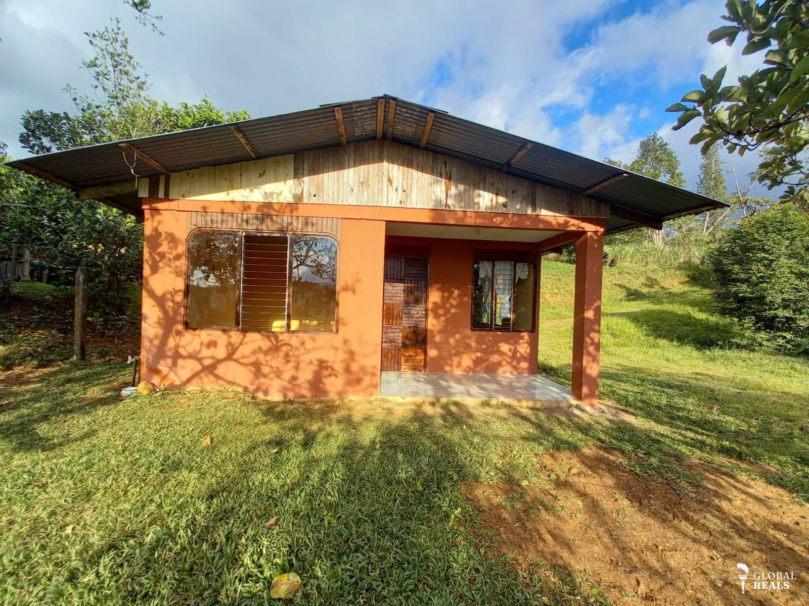 🏡🌿 **¡SE VENDE HERMOSA PROPIEDAD EN LAS MERCEDES DE CAJÓN, PÉREZ ZELEDÓN! ** 🌿🏡