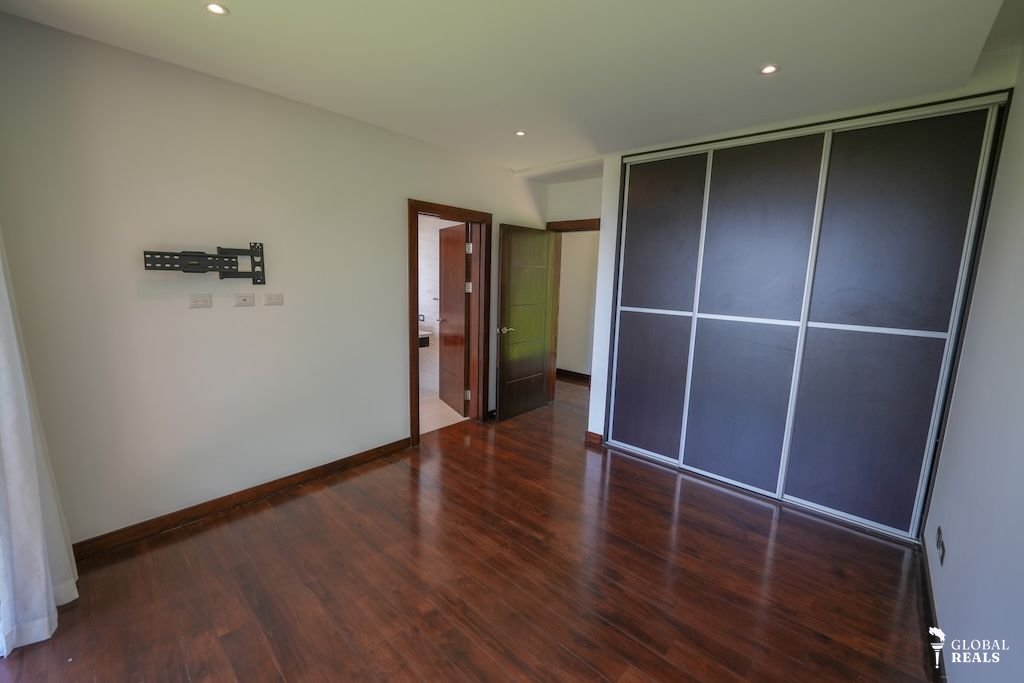 Lujosa y Espaciosa Casa en Venta y Alquiler en Condominio Montaña de Sol Piedades de Santa Ana