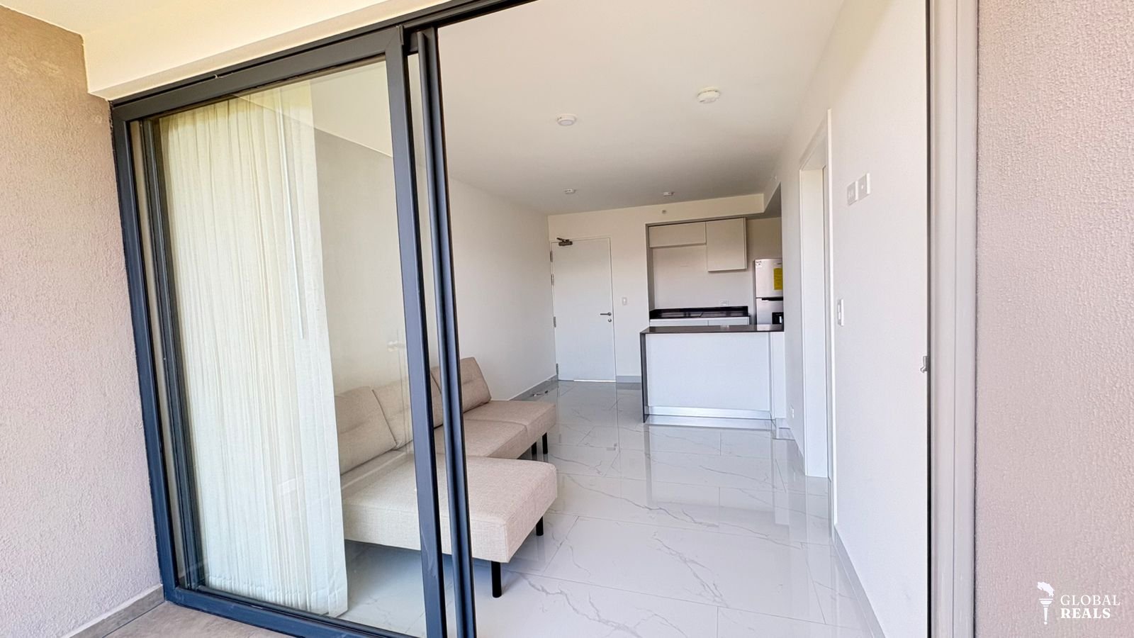apartamrnto de 1 habitación en alquiler semi amueblado