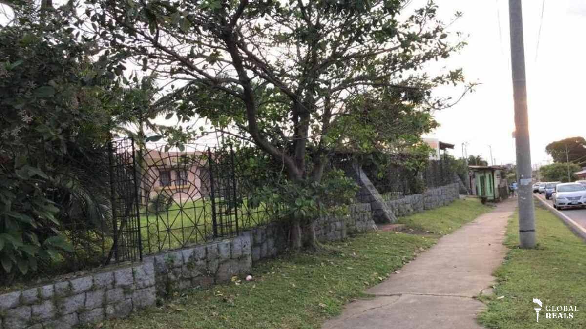 🏠 Amplia propiedad con casa, con uso de suelo mixto en San Joaquín de Flores, Heredia 🏠