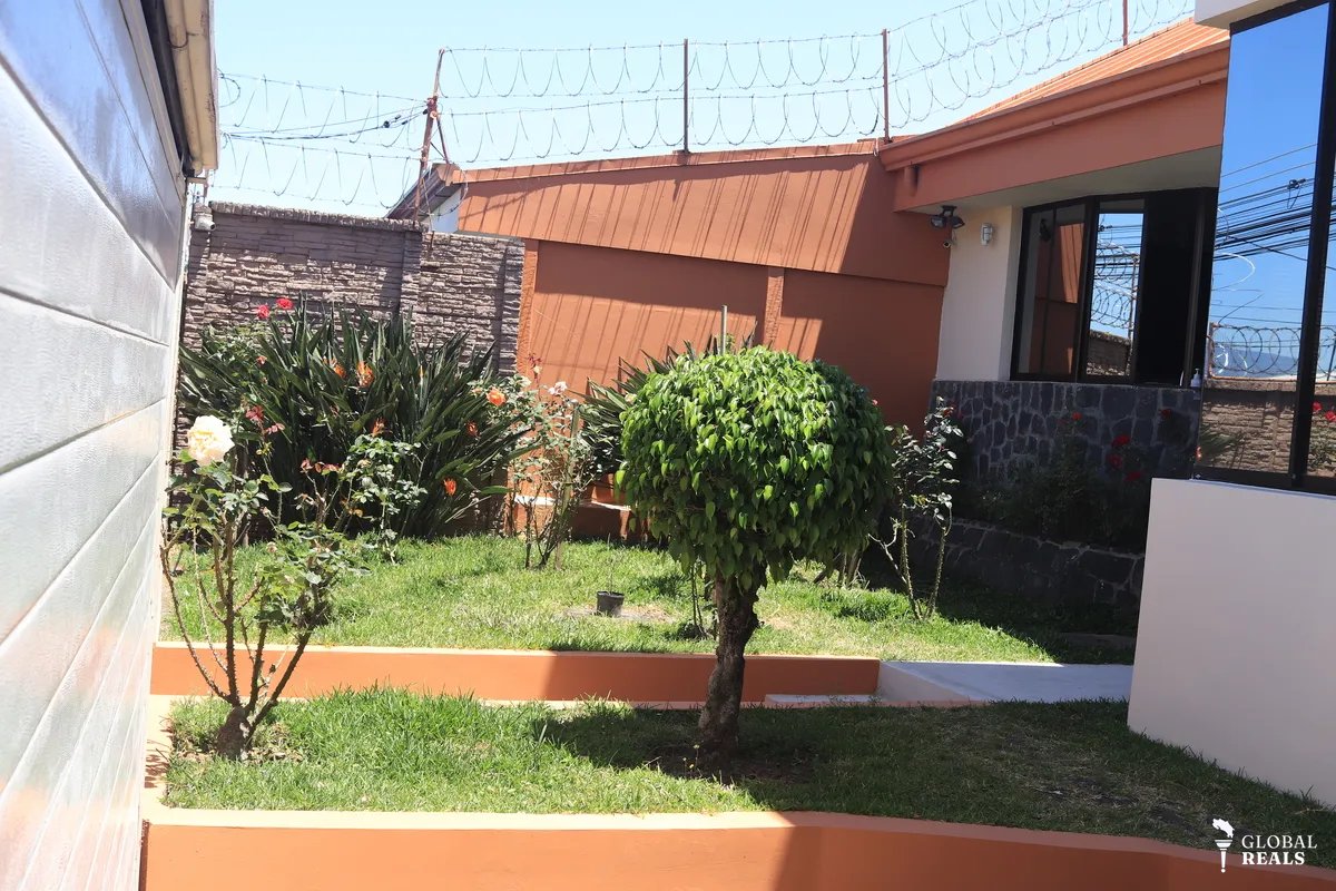 🏠 Casa esquinera con uso de suelo mixto en el Carmen de Guadalupe, Mata Plátano 🏠