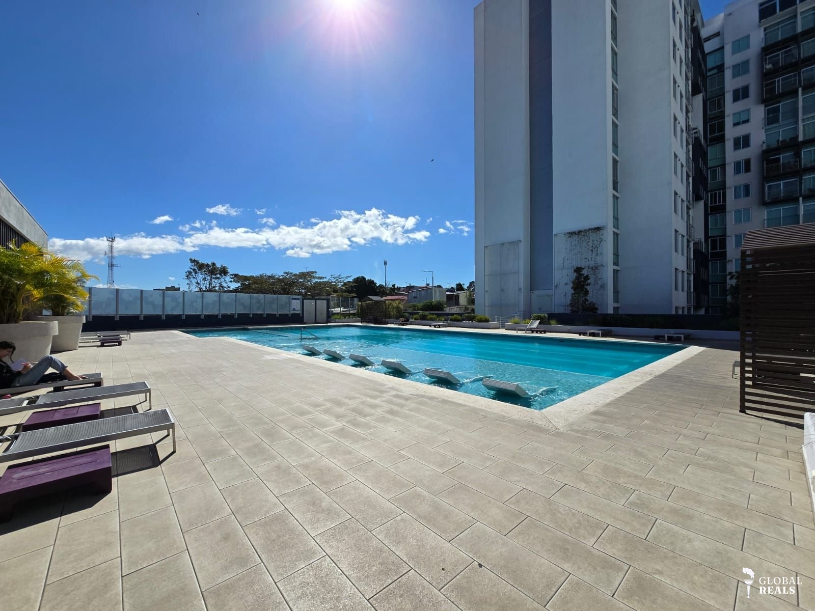 🏠 SE ALQUILA APARTAMENTO AMUEBLADO Club Residencial Bambú Rivera - Cinco Esquinas, Tibás Piso 11 con balcón🏠