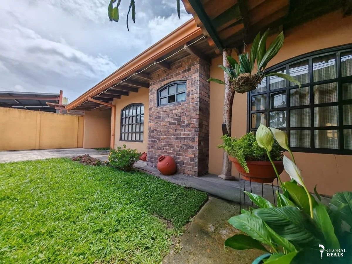 🏠 Venta de casa de una planta con amplio jardín en Los Ángeles de Santo Domingo de Heredia🏠