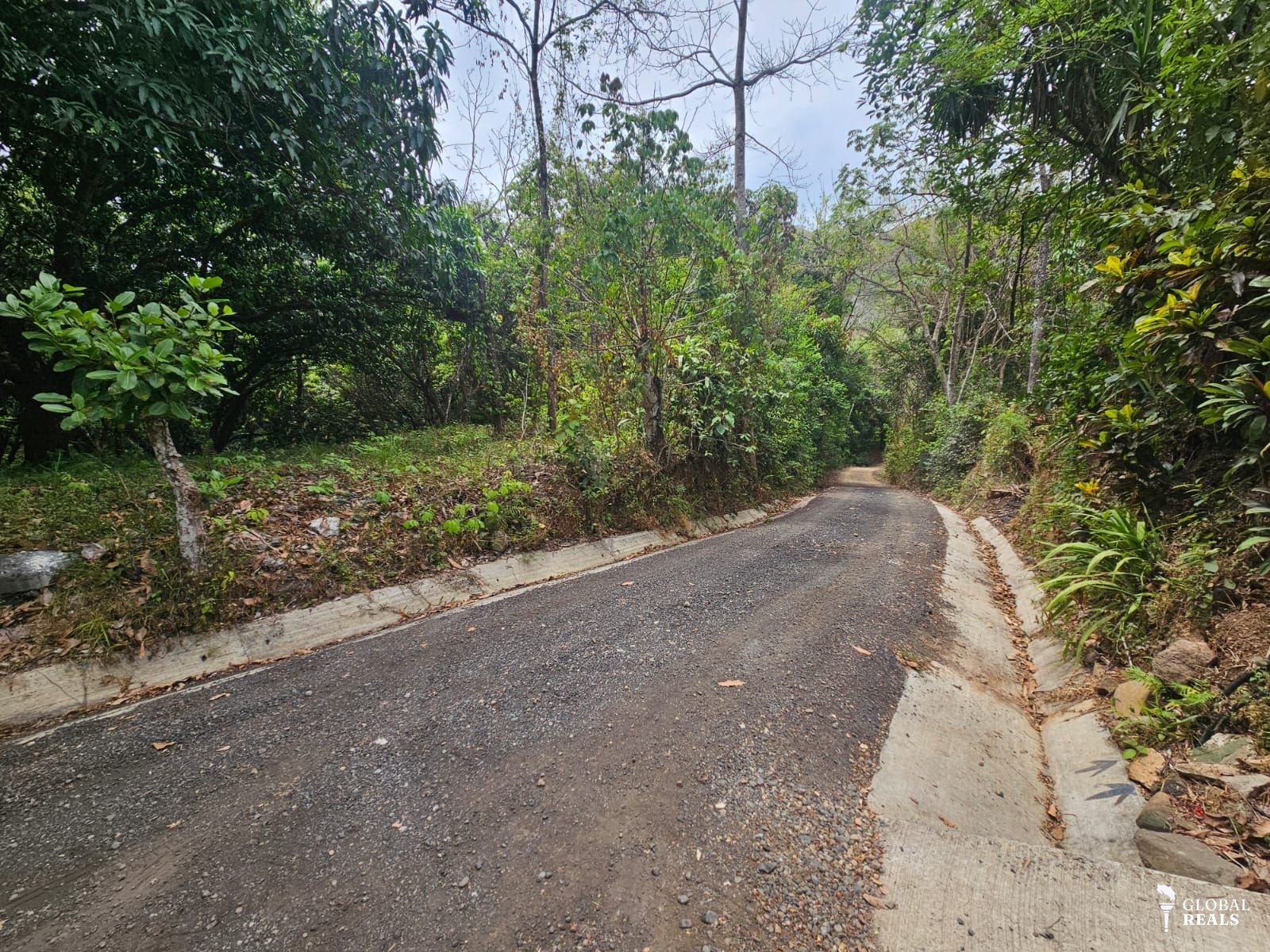 🏠 Lote tipo Quinta en venta cerca del centro de San Pablo Turrubares, a 10 minutos de Ruta 27, con todos los servicios 🏠