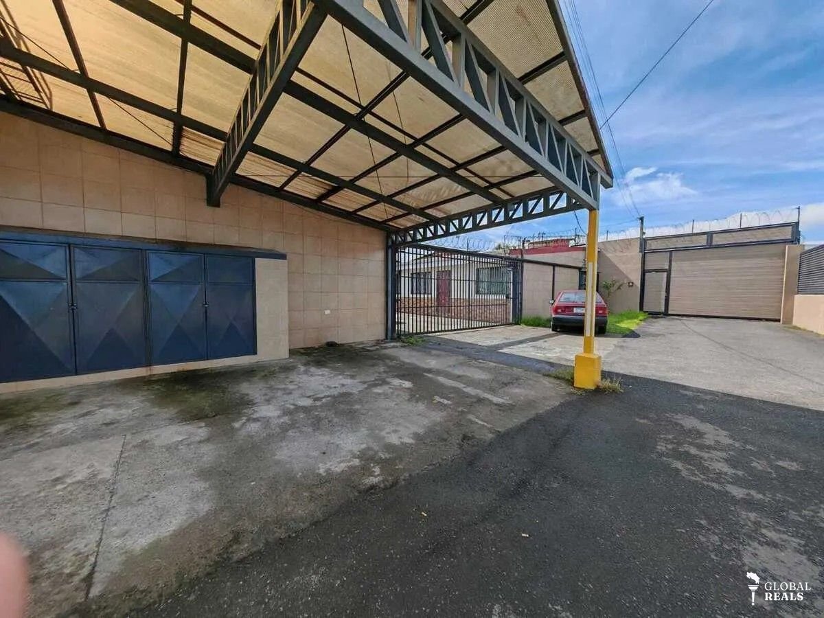 🏠 Venta de local comercial y cuatro apartamentos en San Isidro de Coronado🏠