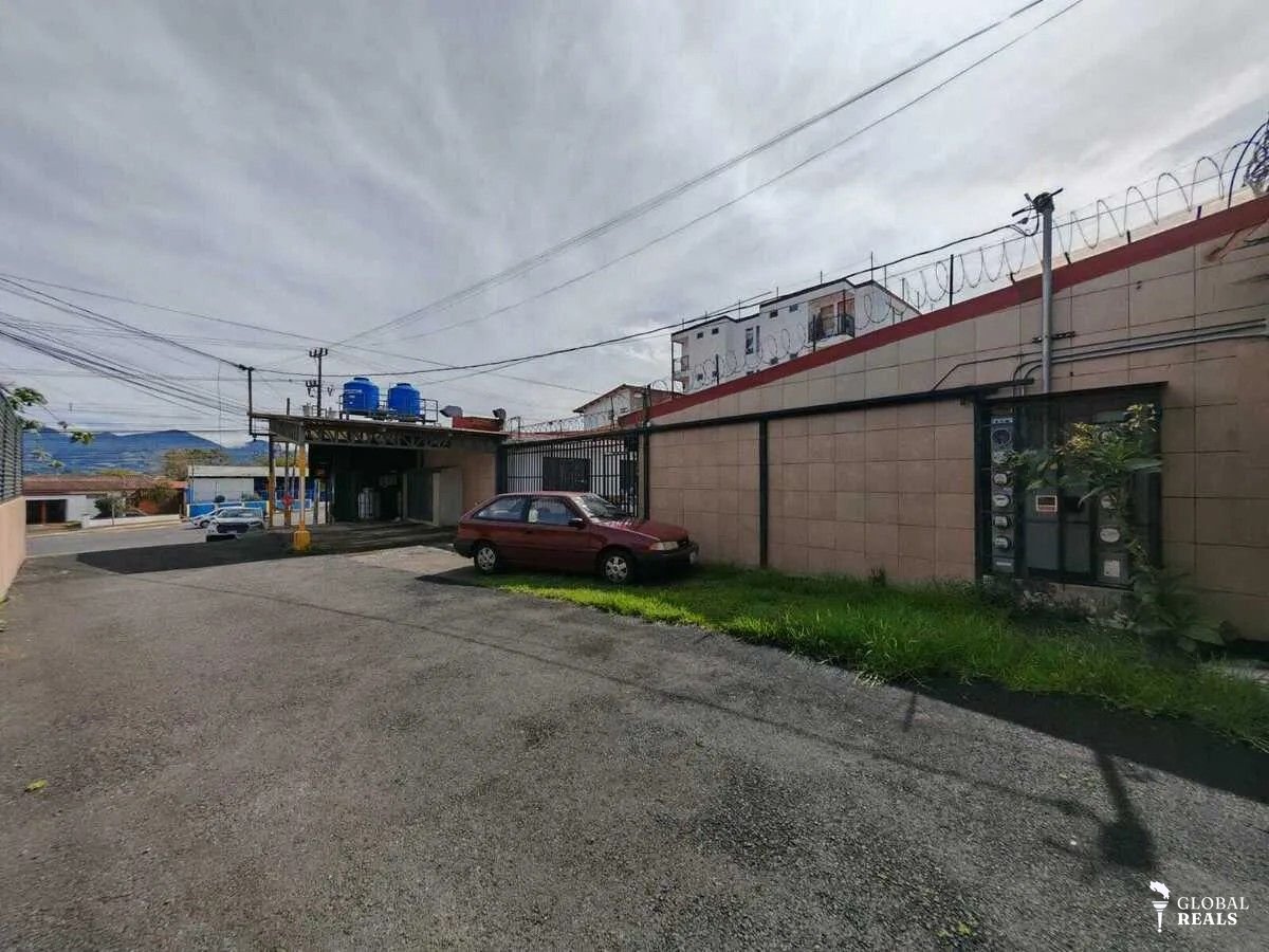 🏠 Venta de local comercial y cuatro apartamentos en San Isidro de Coronado🏠