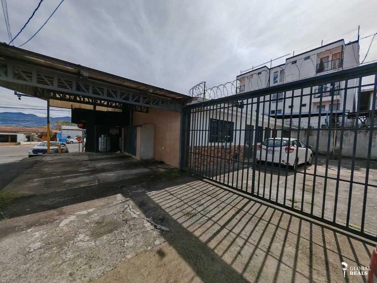 🏠 Venta de local comercial y cuatro apartamentos en San Isidro de Coronado🏠