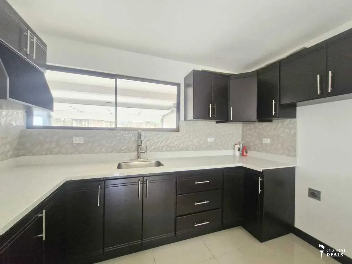🏠 Se vende casa nueva e independiente en el centro de Barva de Heredia 🏠