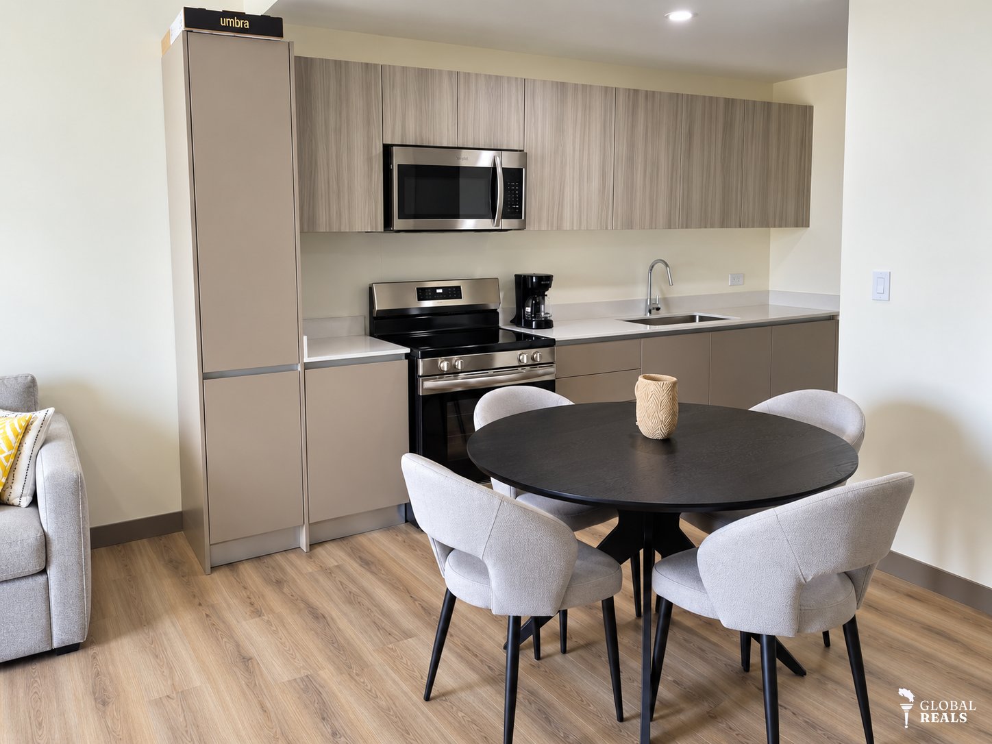 🏙️ Apartamento FULL AMOBLADO • Piso 7 • Esquinero