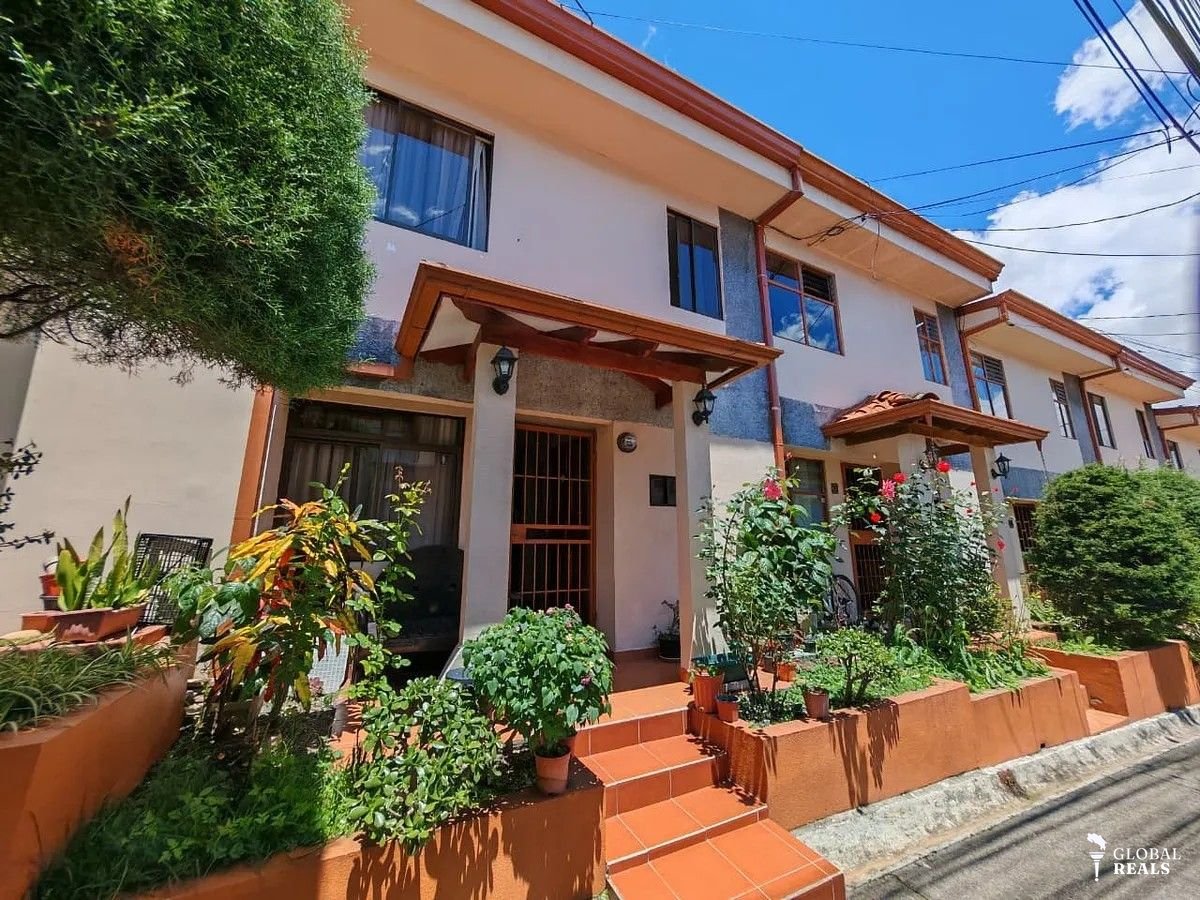 Venta  de casa en condominio, barrio Cordoba Zapote