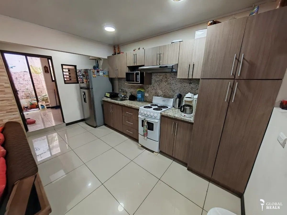 Venta  de casa en condominio, barrio Cordoba Zapote