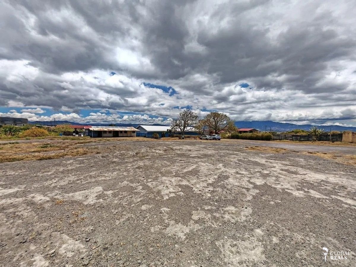 Venta de terreno de 5.000 m2 con uso de suelo mixto en Los Ángeles, Santo Domingo