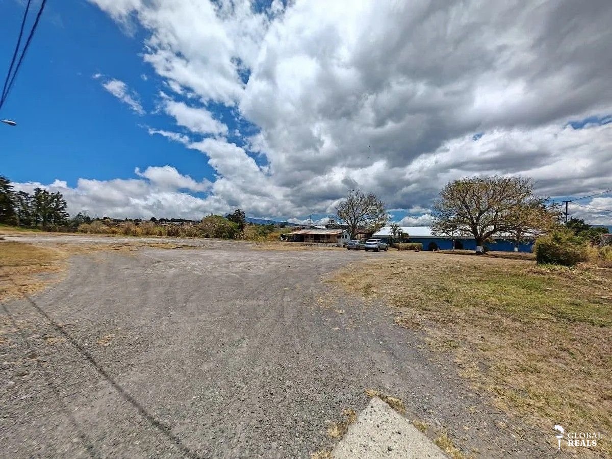 Venta de terreno de 5.000 m2 con uso de suelo mixto en Los Ángeles, Santo Domingo