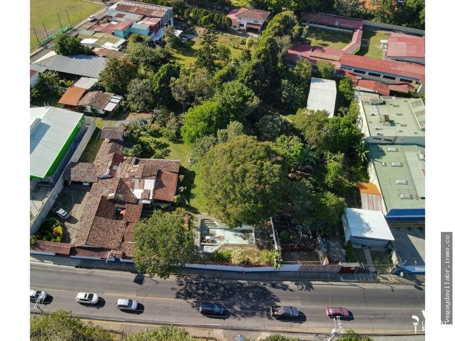 🏠 Venta de propiedad en Santa Rosa de Santo Domingo de Heredia, uso de Suelo Mixto, con casa típica costarricense y piscina🏠 Perfecto para Desarrollo Comercial