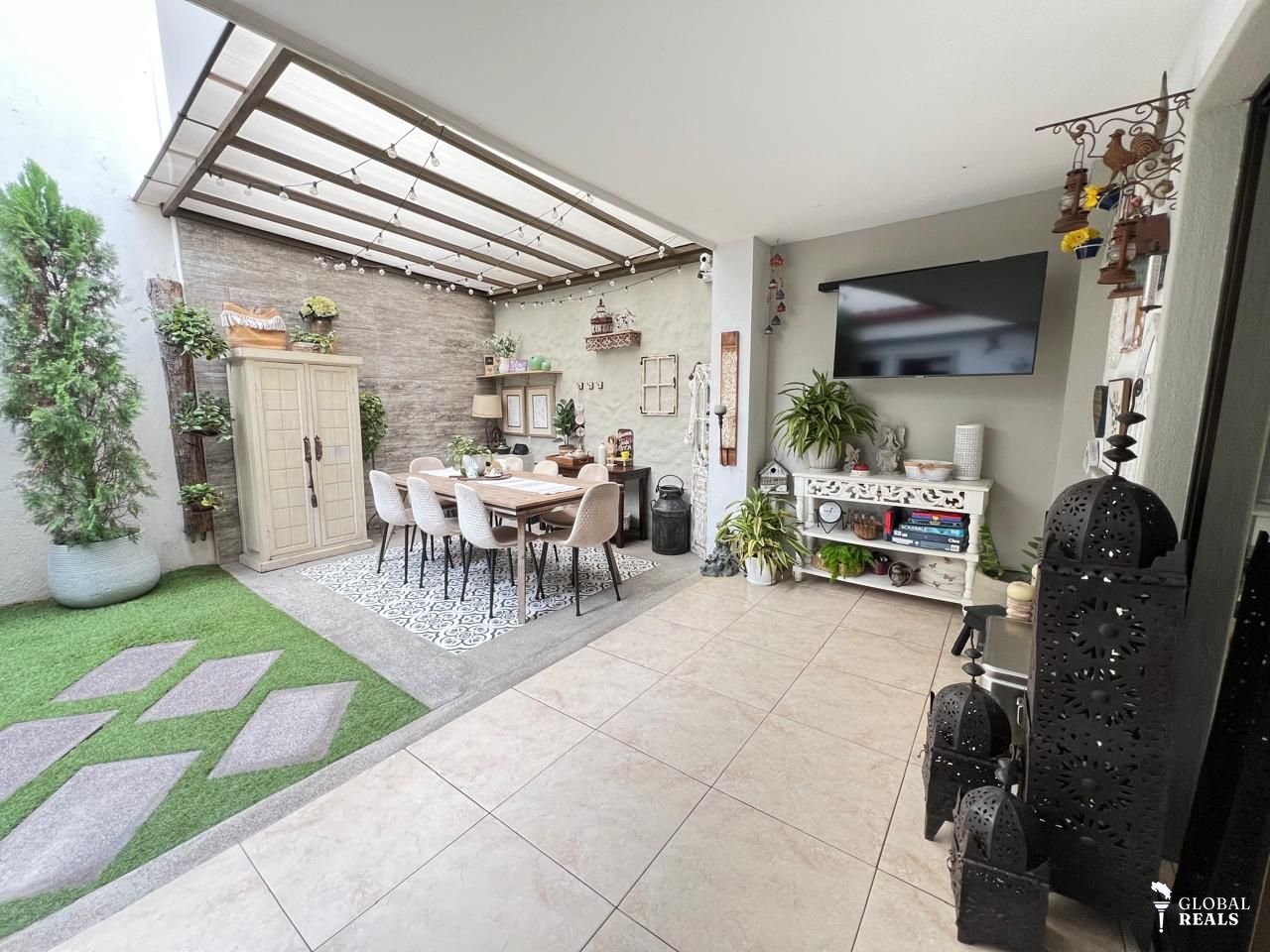 Casa Independiente en Venta en Santa Ana Centro | 4 Habitaciones | 280 m²