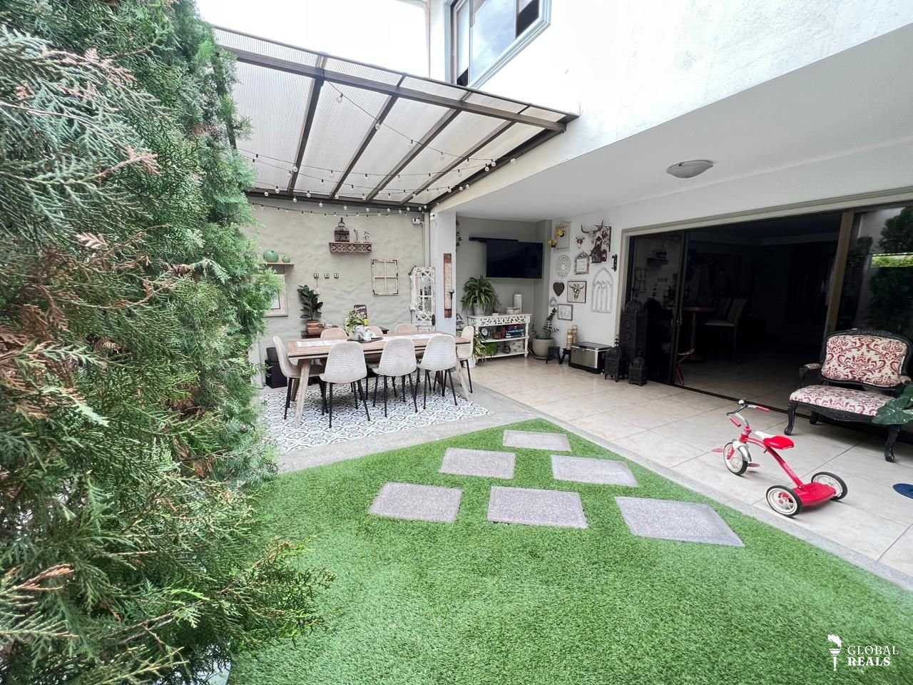 Casa Independiente en Venta en Santa Ana Centro | 4 Habitaciones | 280 m²