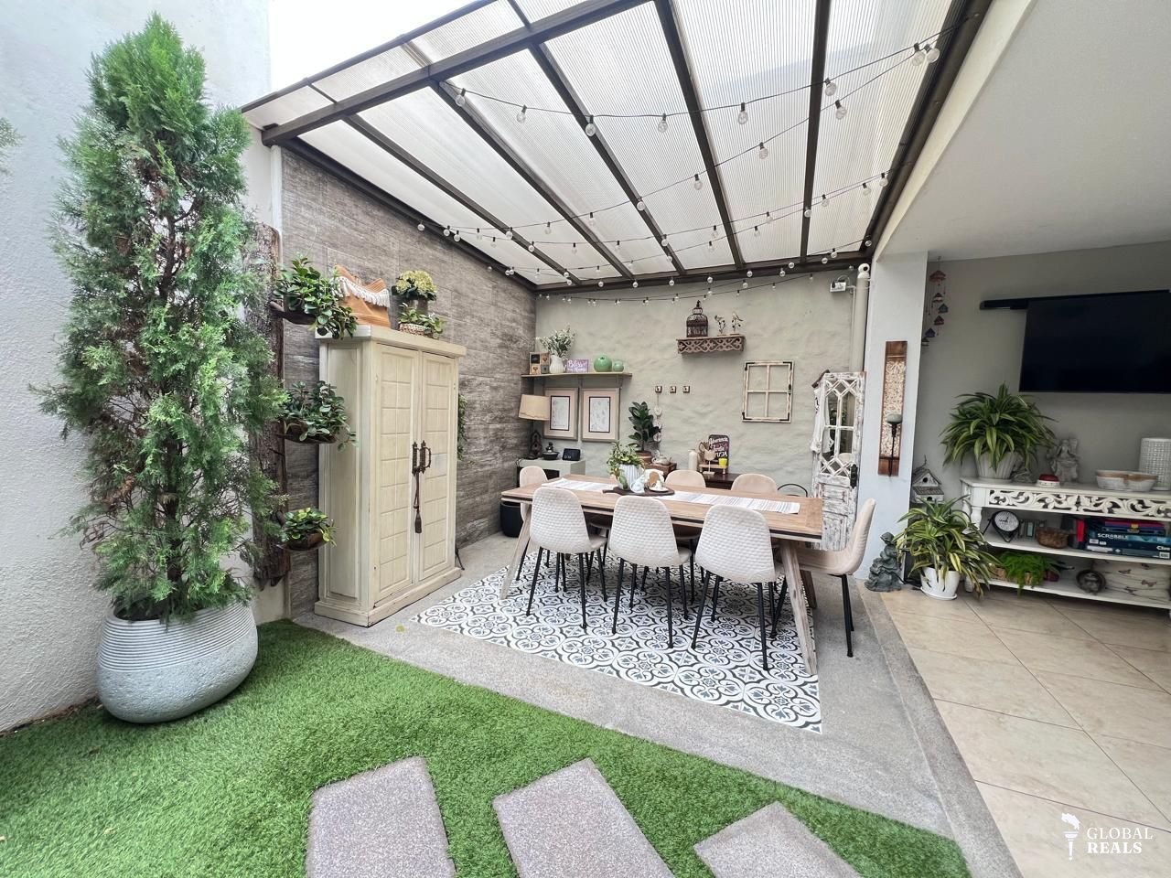Casa Independiente en Venta en Santa Ana Centro | 4 Habitaciones | 280 m²