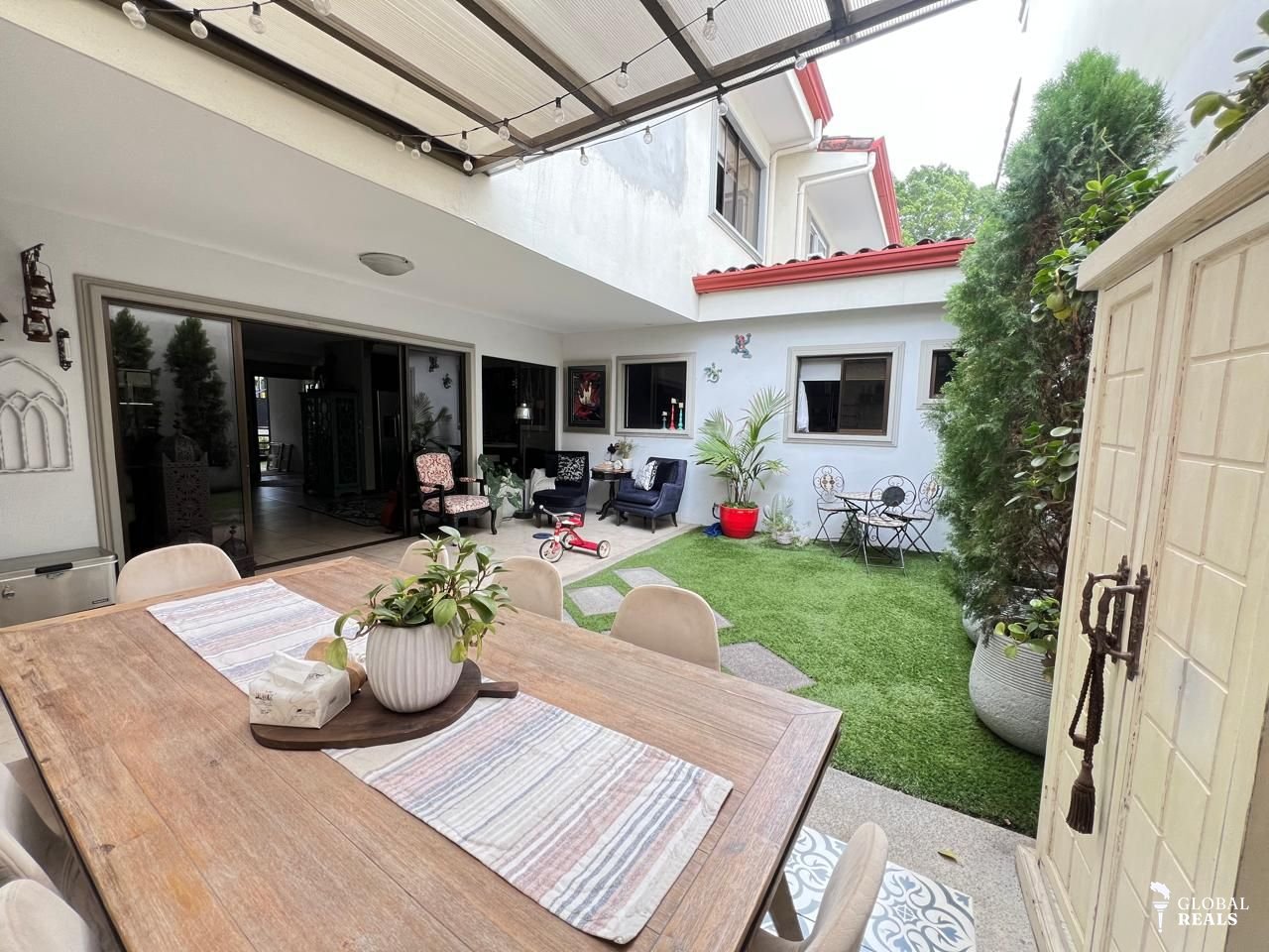 Casa Independiente en Venta en Santa Ana Centro | 4 Habitaciones | 280 m²