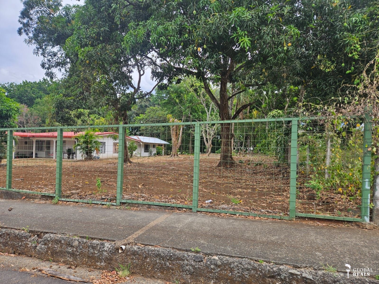 🏠 Lote en venta en el centro de San Pablo Turrubares, a 10 minutos de Ruta 27, con todos los servicios 🏠