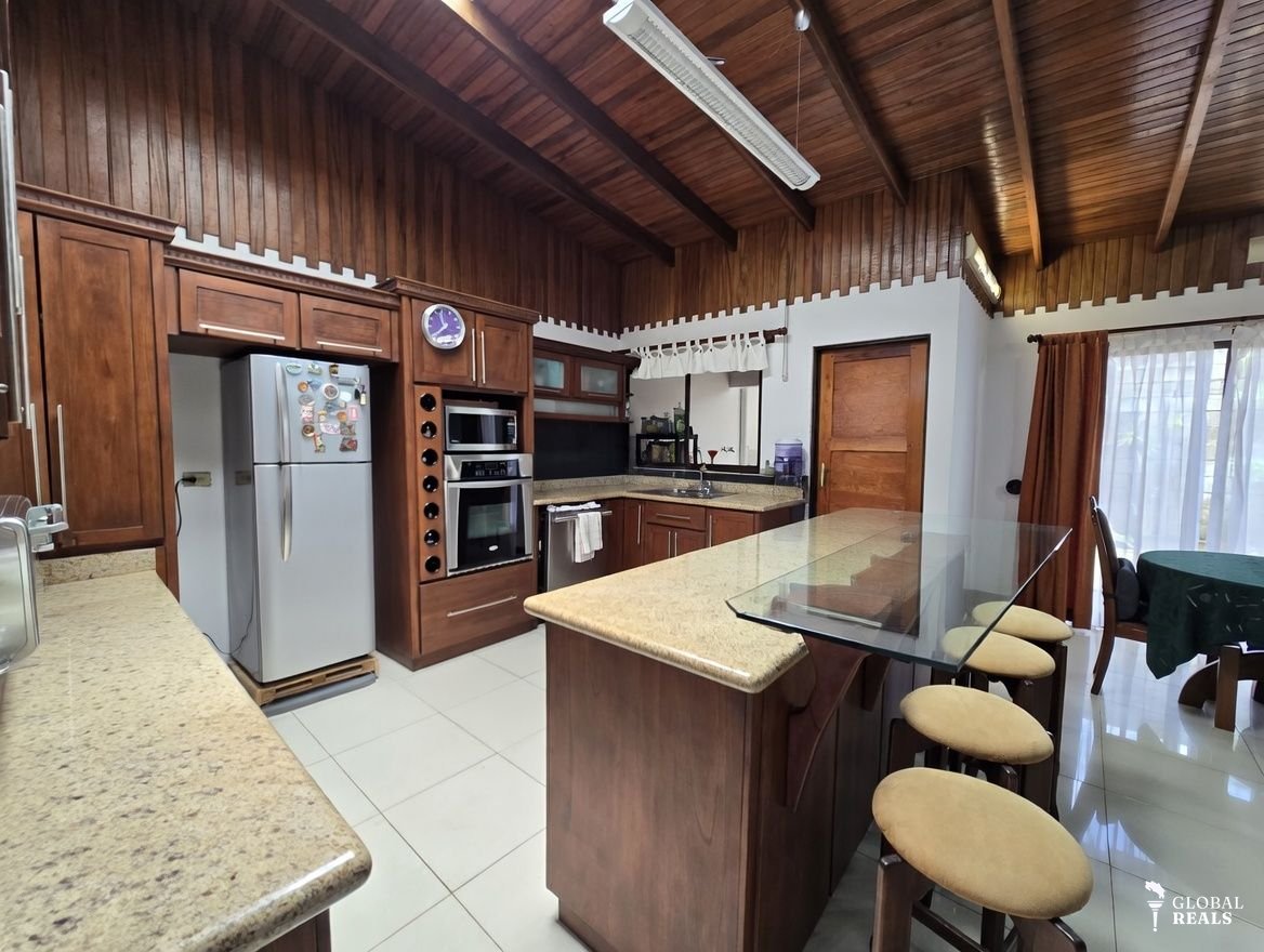 🏠 Venta de casa en Curridabat, 4 amplias habitaciones y zona verde 🏠 🏠 Granadilla 🏠