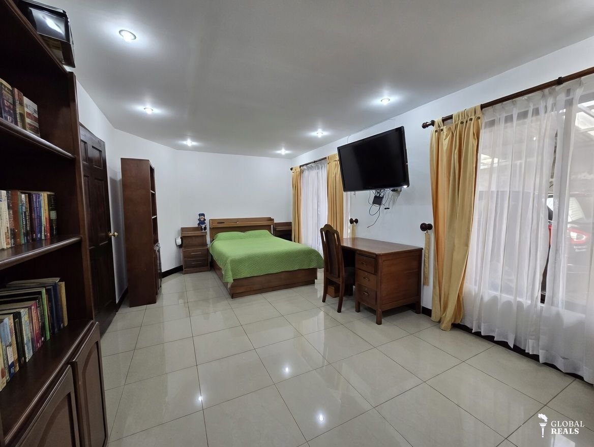 🏠 Venta de casa en Curridabat, 4 amplias habitaciones y zona verde 🏠 🏠 Granadilla 🏠