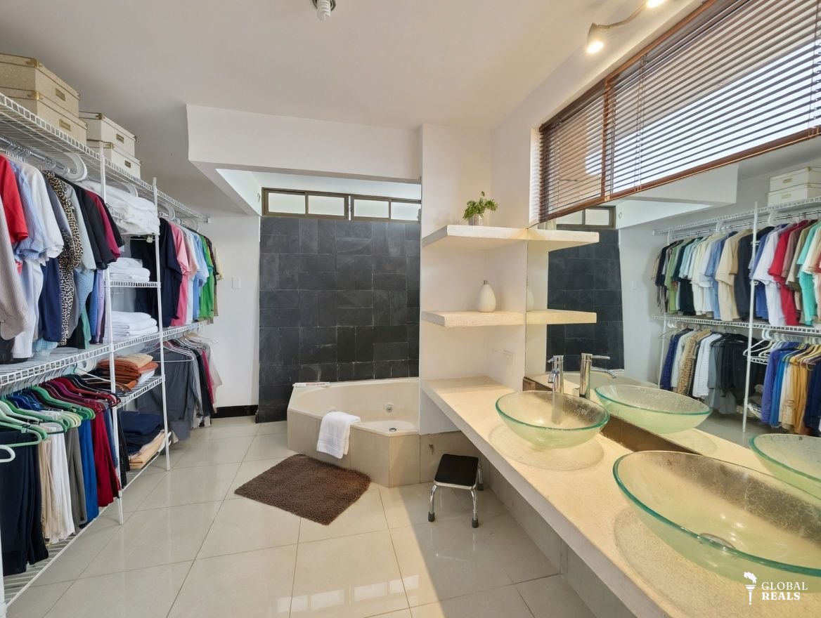 🏠 Venta de casa en Curridabat, 4 amplias habitaciones y zona verde 🏠 🏠 Granadilla 🏠