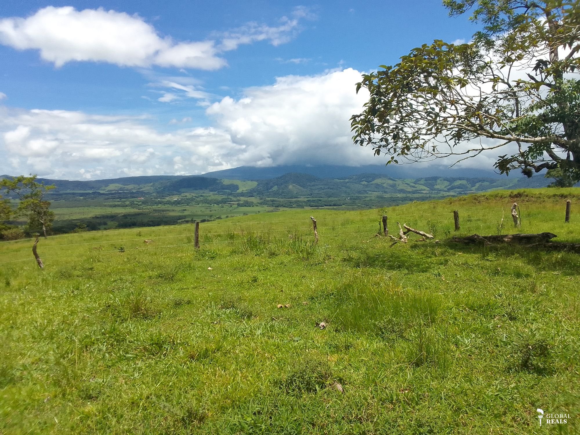 Aguas termales  en las faldas  Volcán Miravalles