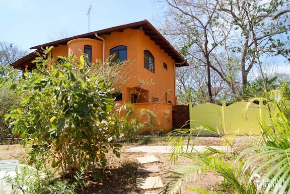 Vendo Casa Colonial en Playa Avellanas con 7 villas 2 piscinas a 150m de la playa.