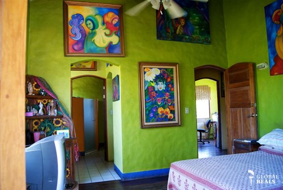 Vendo Casa Colonial en Playa Avellanas con 7 villas 2 piscinas a 150m de la playa.