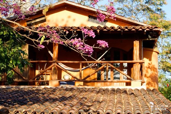 Vendo Casa Colonial en Playa Avellanas con 7 villas 2 piscinas a 150m de la playa.